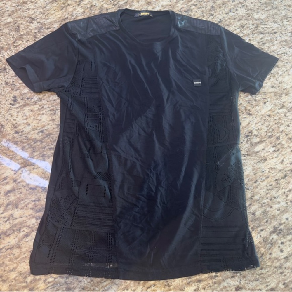 Mondo brand - Black fancy T-shirt with a neat mesh netting design on the‎ sides